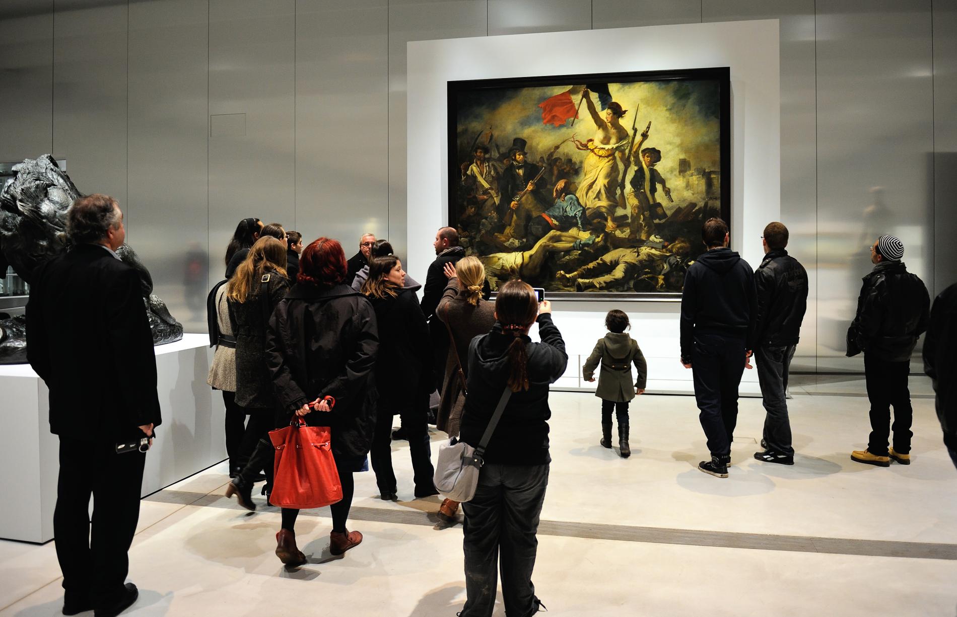 Visite Guidée  visit Le Louvre-Lens vous propose d'ograniser une visite guidée de 18h à 19h30 de la Galerie du temps ou d’une exposition pour un groupe de 30 personnes max, à partir de 2 500 € HT