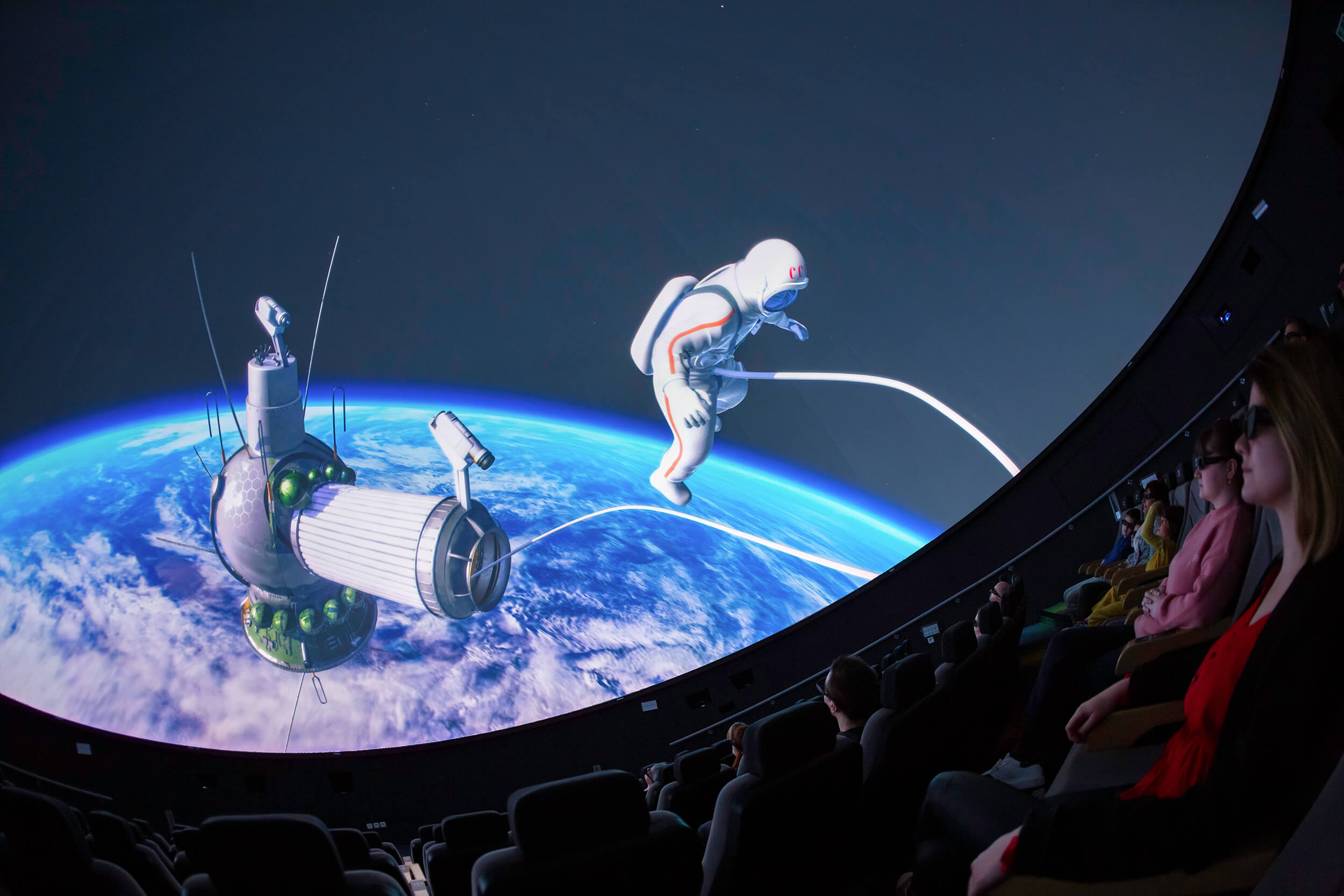 Voyage spatial privé à 360° entertainment Emmener vos convives dans les étoiles à bord du Planétarium 10K-3D le plus moderne au monde !
Faites vivre l'expérience de flotter dans l’Univers, foncer vers la Lune à bord de Saturn V, poser le pied sur Mars...

Chaque séance débute par un voyage spatial commenté par un
animateur de la Coupole, suivie d’un film thématique.

Séance non privatisée au planétarium 3D  en journée 
8€ TTC/personne pour 1 séance 

Séance au planétarium 3D en soirée (mobilisation d'un animateur) 
220 € TTC +  8€ TTC/personne