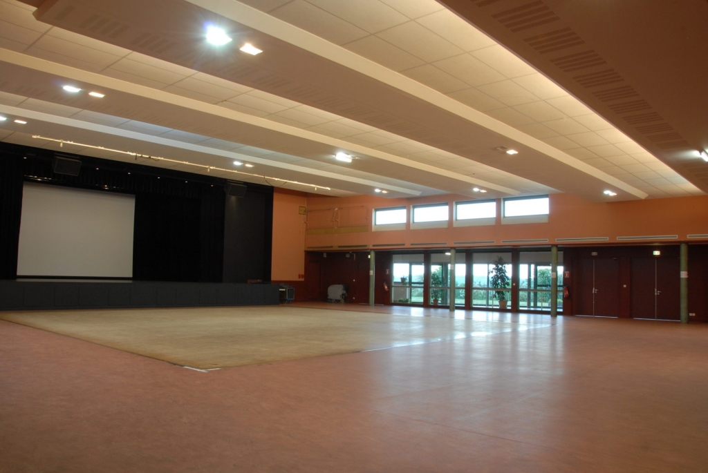 Grande salle de la salle polyvalente l'Estuaire à Couëron